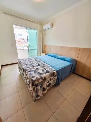 Uma cama ou camas num quarto em Apartamento do Sol - Cobertura Piscina privativa, 4 quartos, 220m da praia no centro de Bombinhas