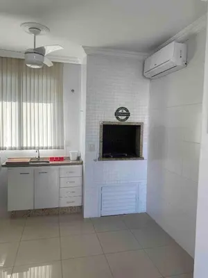 A cozinha ou kitchenette de Casa com piscina a 400m da praia de Palmas