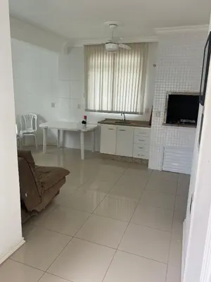 A cozinha ou kitchenette de Casa com piscina a 400m da praia de Palmas