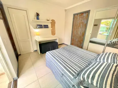 Uma cama ou camas num quarto em Apartamento do Sol - Alto padrão, piscina, 3 quartos, 220m da praia no centro de Bombinhas