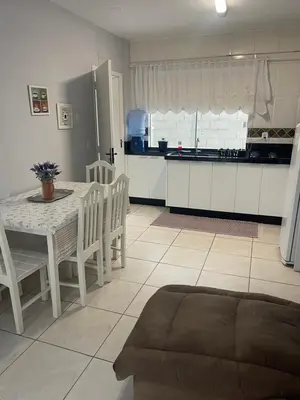 A cozinha ou kitchenette de Ap com um dormitório 30m da praia de Mariscal