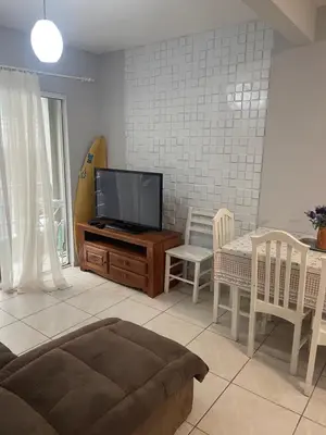 Uma televisão e/ou sistema de entretenimento em Ap com um dormitório 30m da praia de Mariscal