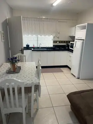 A cozinha ou kitchenette de Ap com um dormitório 30m da praia de Mariscal