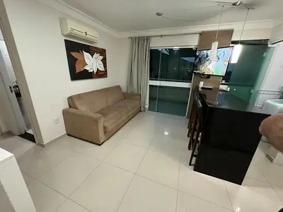 Uma televisão e/ou sistema de entretenimento em Apto em Bombas com jacuzzi privado, piscinas, gym completo, sauna