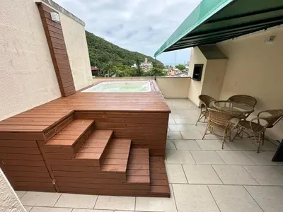 Uma vista geral da montanha ou uma vista da montanha a partir do apartamento
