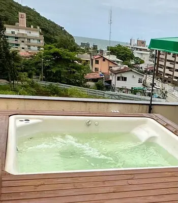 Uma vista geral da montanha ou uma vista da montanha a partir do apartamento