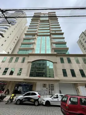 O edifício onde o apartamento está situado