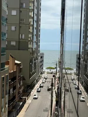 Uma vista do mar geral ou uma vista do mar a partir do apartamento