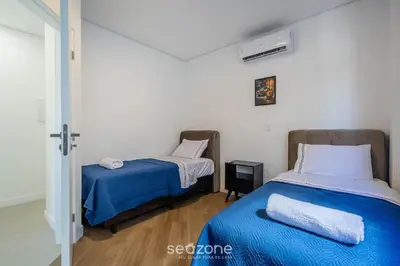 Uma cama ou camas num quarto em Apto c/ varanda e churrasq. a 250m do Mar RMP0102