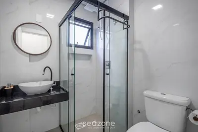 Uma casa de banho em Apto c/ varanda e churrasq. a 250m do Mar RMP0102