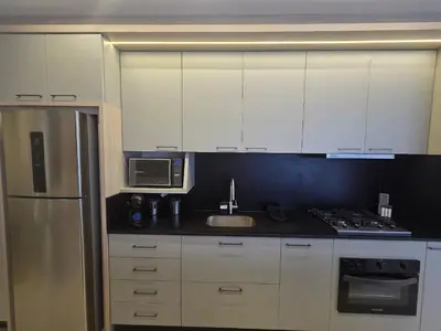 A cozinha ou kitchenette de Apê alto padrão 3 suítes com piscina e academia