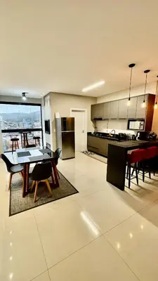 A cozinha ou kitchenette de 2 suítes, 2 garagens proximo ao HardRock Cafe Itapema