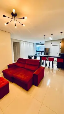 Uma área de estar em 2 suítes, 2 garagens proximo ao HardRock Cafe Itapema