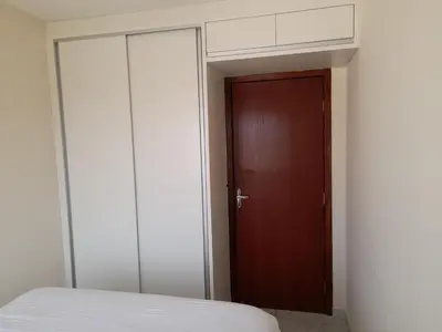 Uma cama ou camas num quarto em Apto em Tijucas compartilhado