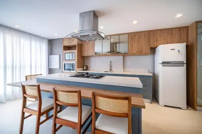 A cozinha ou kitchenette de Triplex Exclusivo 3 Suítes em Bombas