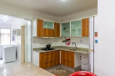 A cozinha ou kitchenette de Apto c/ suíte a 30m do mar em Itapema CAE0103