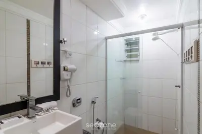 Uma casa de banho em Apto c/ suíte a 30m do mar em Itapema CAE0103