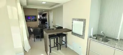 A cozinha ou kitchenette de Duplex impecável a passos do mar e do HardRock