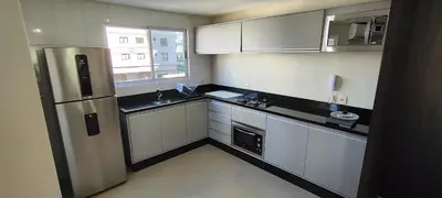 A cozinha ou kitchenette de Duplex impecável a passos do mar e do HardRock