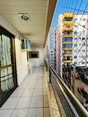 A planta de O apt perfeito p suas férias, poucos passos do mar