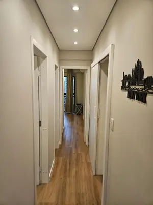 A planta de Lindo Apartamento Renovado na Meia Praia 100m do mar