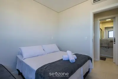 Uma cama ou camas num quarto em Aptos completos com localização privilegiada a 600m da Praia de Itapema – LPRs