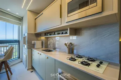 A cozinha ou kitchenette de Aptos completos com localização privilegiada a 600m da Praia de Itapema – LPRs
