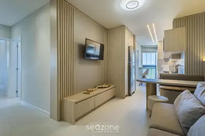 Uma televisão e/ou sistema de entretenimento em Aptos completos com localização privilegiada a 600m da Praia de Itapema – LPRs