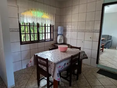 Uma área de estar em Casa para até 10 pessoas em Bombas, Bombinhas - SC