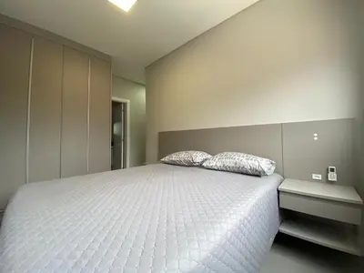 Uma cama ou camas num quarto em Apto PRAIA GRANDE 200M - MAR