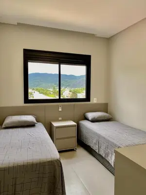 Uma cama ou camas num quarto em Apto PRAIA GRANDE 200M - MAR