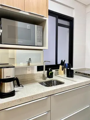 A cozinha ou kitchenette de Apto PRAIA GRANDE 200M - MAR