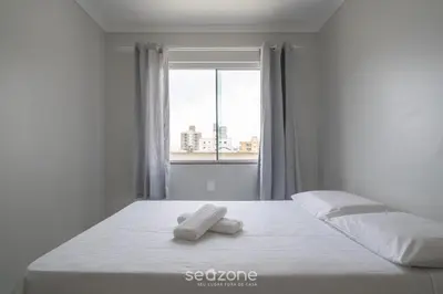 Uma cama ou camas num quarto em Apto prox a praia e com churrasqueira IBL103