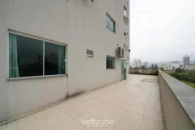 O edifício onde o apartamento está situado
