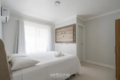 Uma cama ou camas num quarto em Apto prox a praia e com churrasqueira IBL103