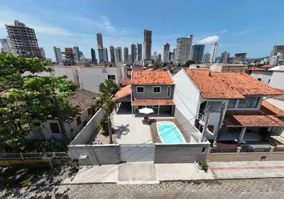 A planta de Casa com piscina, churrasqueira e toda climatizada