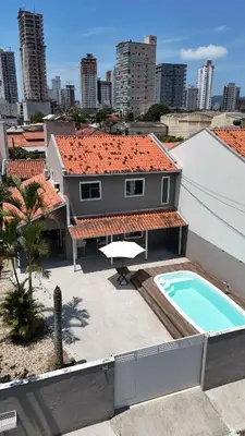 A planta de Casa com piscina, churrasqueira e toda climatizada