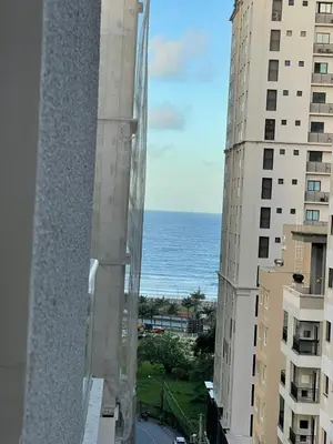 Uma vista do mar geral ou uma vista do mar a partir do apartamento