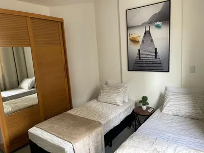 Uma cama ou camas num quarto em Vista mar lateral