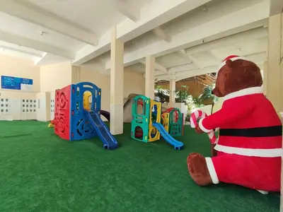 O clube infantil de Apto ideal p Família, Piscina Térmica 350m Praia