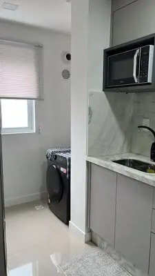 A cozinha ou kitchenette de Apartment overlooking the ocean near the Central Beach