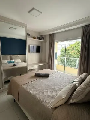 Uma cama ou camas num quarto em Hermoso Apartamento Meia Praia Itapema