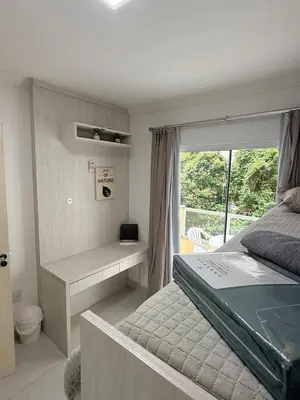 Uma cama ou camas num quarto em Hermoso Apartamento Meia Praia Itapema