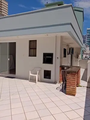 O edifício onde o apartamento está situado