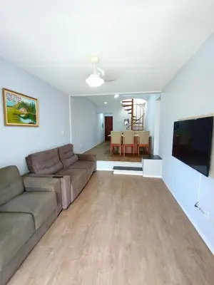 Uma televisão e/ou sistema de entretenimento em Duplex 10 Pessoas-Churrasqueira-Próximo ao Mar
