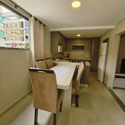 A planta de Apartamento 2 Quartos no Centro, Perto da Praia