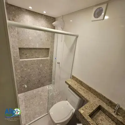 A planta de Apartamento 2 Quartos no Centro, Perto da Praia