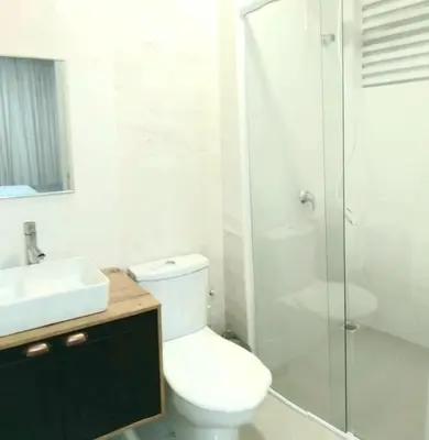 Uma casa de banho em Apartamento com excelente localização