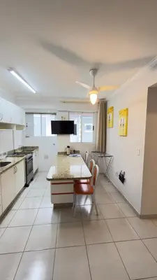 A cozinha ou kitchenette de Apto proximo ao mar rua 224 Meia Praia