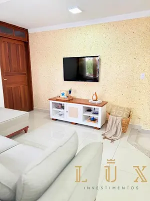 Uma televisão e/ou sistema de entretenimento em Casa Conforto e Estilo